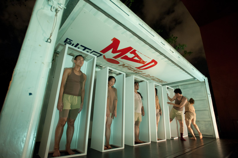 2011年《身體、空間與身份IV》於兆基創意書院創意大道及多媒體劇場演出。