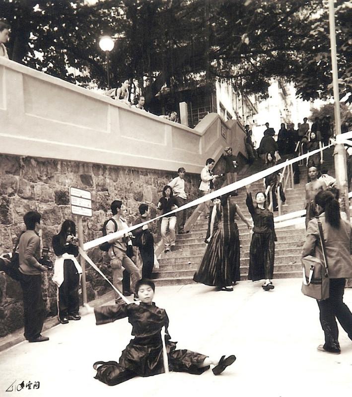 2001年乙城節《山水磅巷客賓臨》 於上環磅巷之演出。