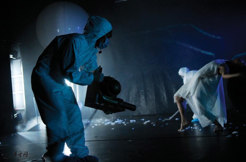 《呼吸II ― 現象》2007之首演於香港牛池灣文娛中心劇院。 攝影 Jesse Clockwork